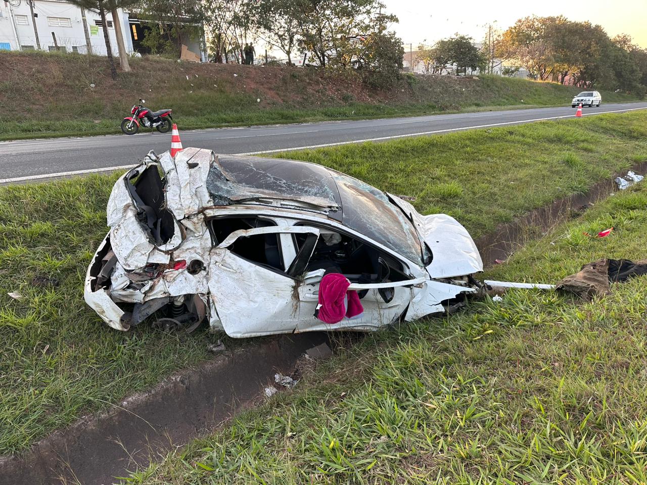 Mulher morre ao ser arremessada para fora do veículo e acidente é  investigado no interior de Minas