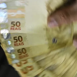 Primeira parcela do décimo terceiro deve ser paga até esta quinta-feira