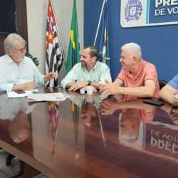 Prefeito Jorge Seba conduz reunião estratégica para Orçamento de 2024 com o presidente da Câmara, Daniel David